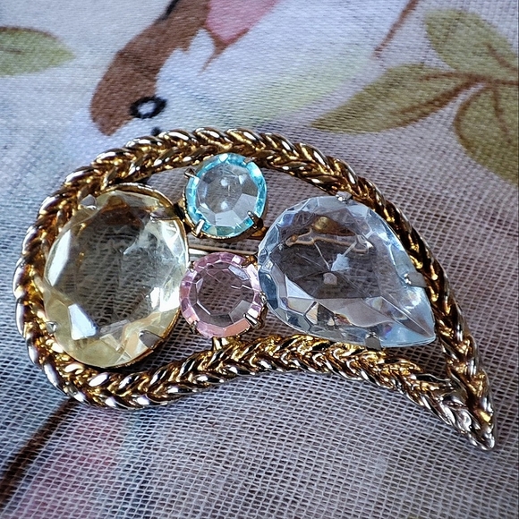 Paisley Faceted Acrylic Pale Pastel Stones Prong Set Vintage Gold Tone Faded - Picture 1 of 10